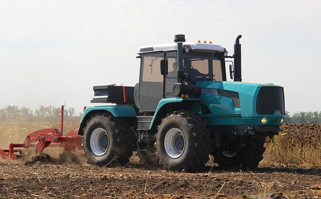 Колесные и гусеничные тракторы, а также спецтехника от БТЗ: БТЗ-243К, БТЗ-246К и БТЗ-180