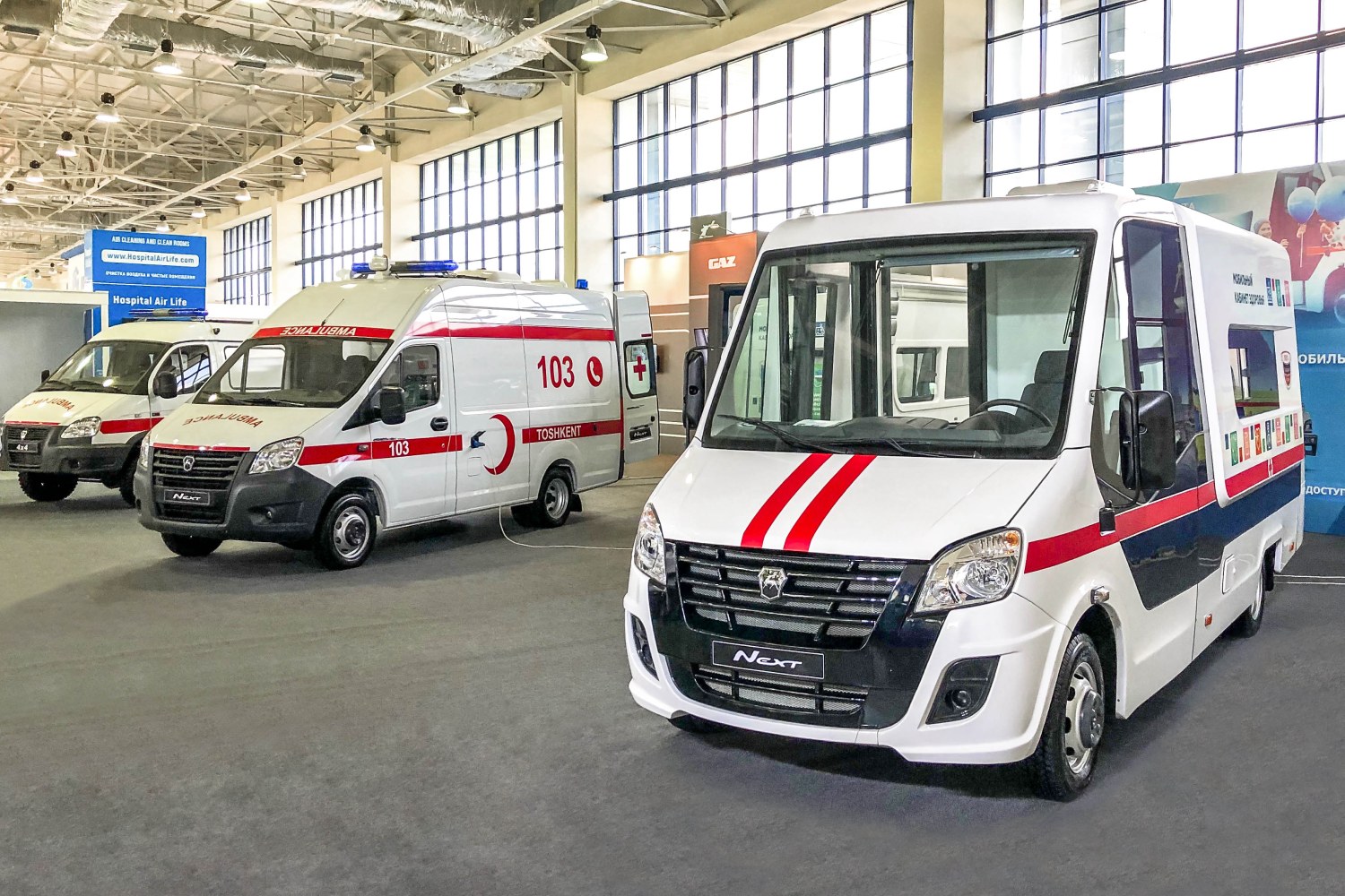 Горьковский завод представил новые модели медицинских автомобилей скорой помощи и медицинских центров