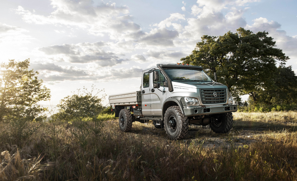 Дилерские центры ГАЗ начали продажу грузовиков нового поколения - «Садко NEXT». «Садко NEXT» является внедорожным грузовым автомобилем нового поколения среди среднетоннажных грузовых автомобилей ГАЗ. 