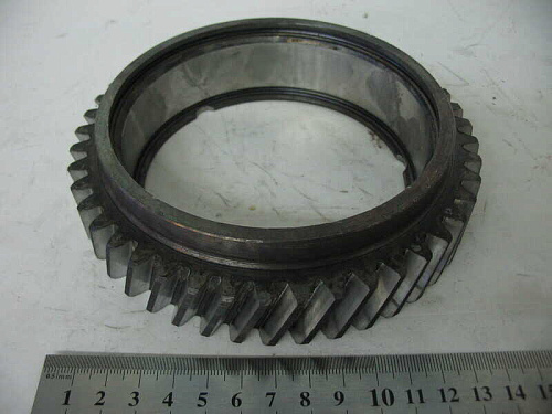 240-1029104-А ШЕСТЕРНЯ ПРОМЕЖУТОЧНОГО ПРИВОДА ВОДЯНОГО НАСОСА (ЯМЗ)