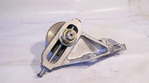 236-3509300-А3 Натяжное устройство ЯМЗ ремня компрессора (Аналог РФ) алюминий, чугунный ролик